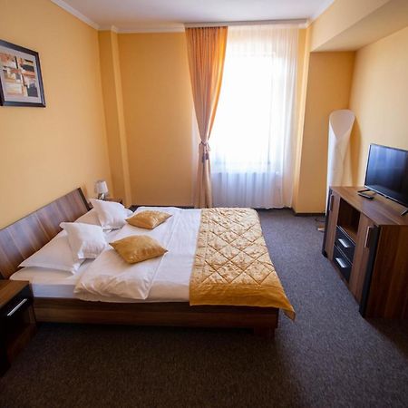 Hotel Alexandra Timisoara Ngoại thất bức ảnh