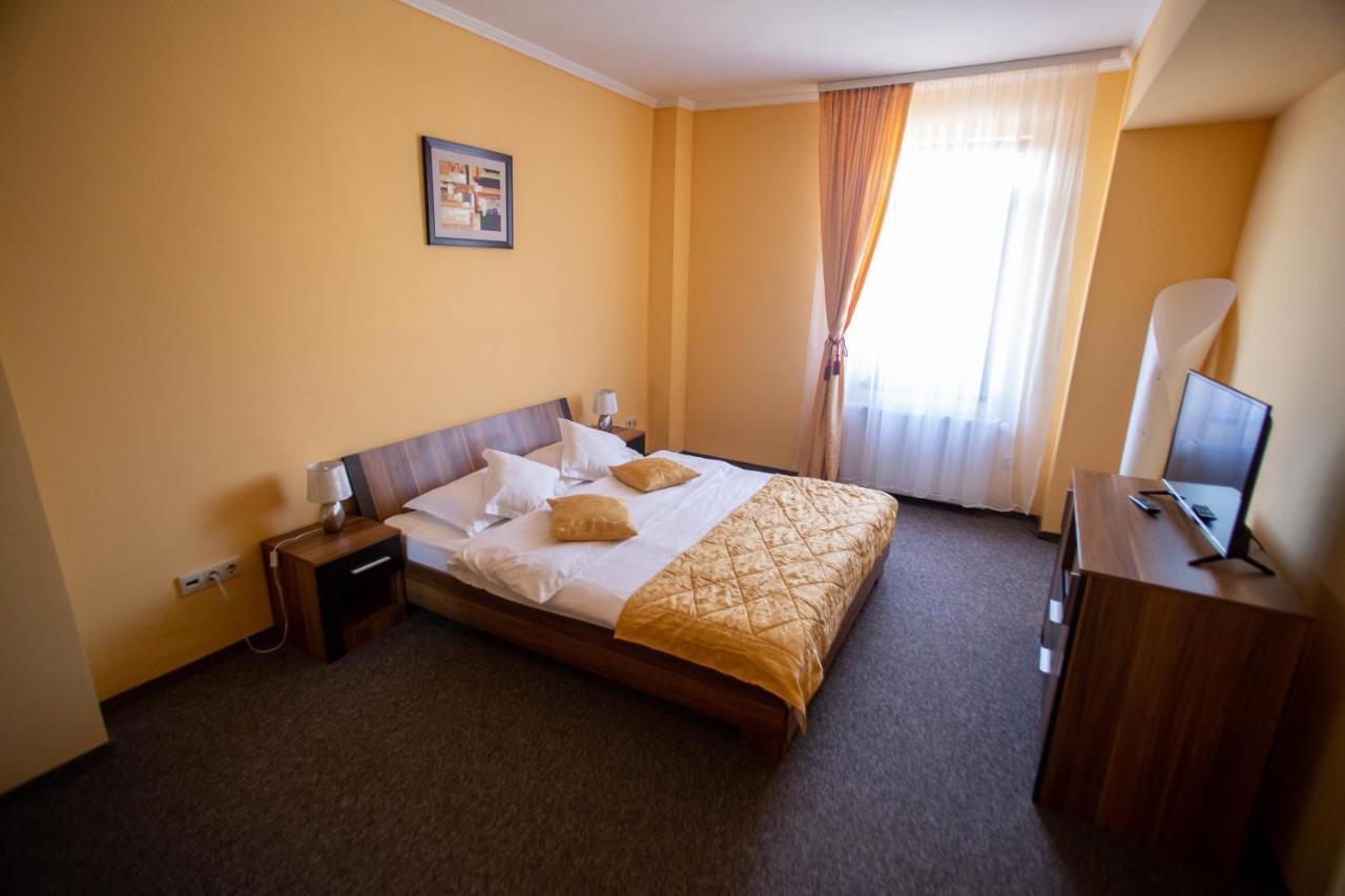 Hotel Alexandra Timisoara Ngoại thất bức ảnh